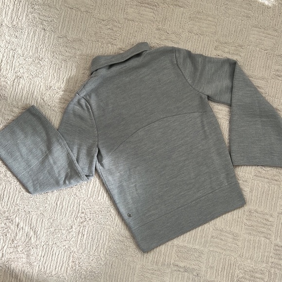 Lululemon City Trek Turtleneck Merino wool in Heathered Silver Drop, Size Small - Picture 5 of 16